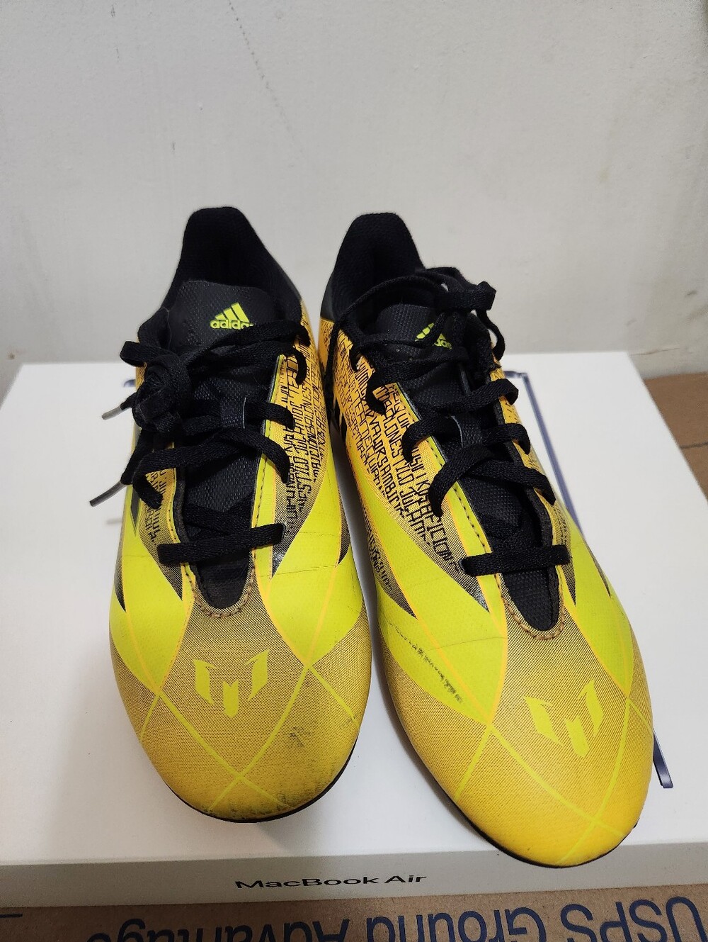 Adidas messy  Cleats Soccer Shoes unisex size 4